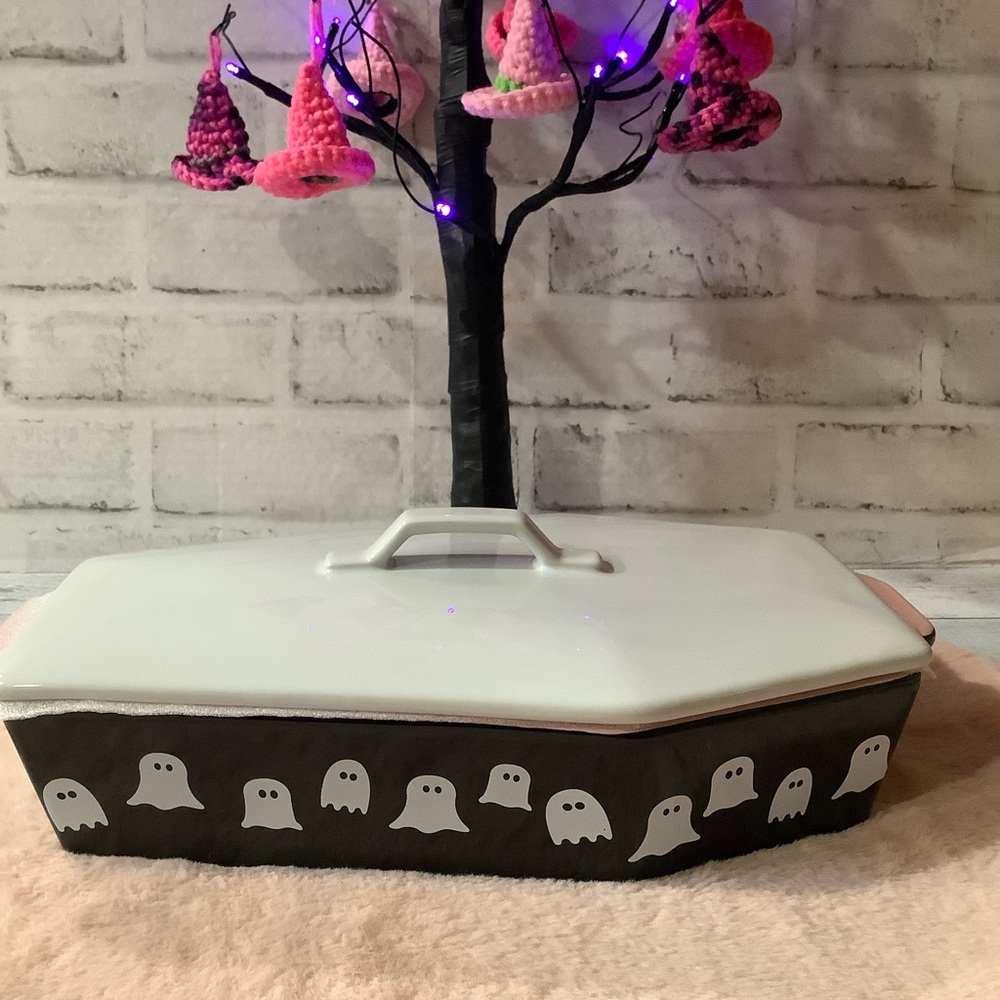 ZRIKE BRANDS Ghost Coffin Baker With Lid